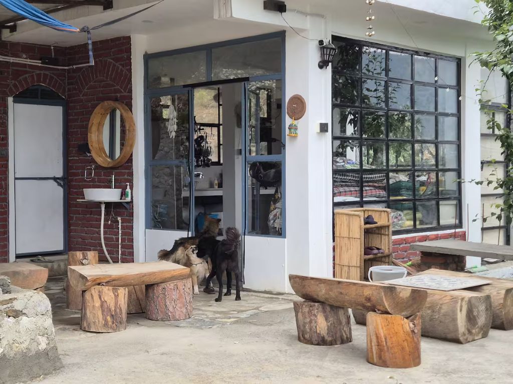 Outdoor patio and seating at The Never Land B&B